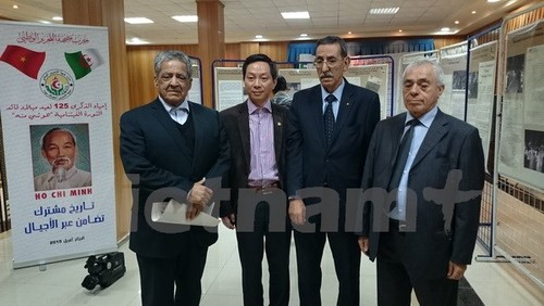 Photo exhibitions on President Ho Chi Minh in Algeria and Ukraine - ảnh 1